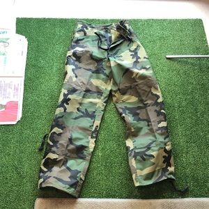 COPY - Cammo Goretex nylon pants new XS; Army & NATO